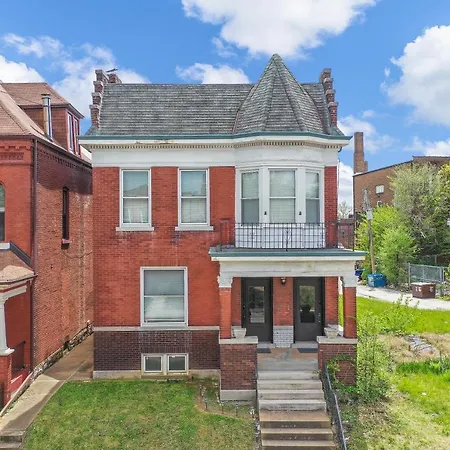 Cozy Historic Forest Park Entire Home @The Grove